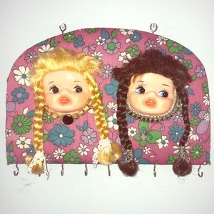 Holder for necklaces,belts and hair clips.